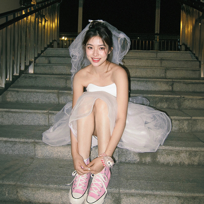 Francia en fuga princesa ligera vestido de boda viaje vestido blanco de bienvenida tendencia de moda para obtener una pequeña falda blanca para salir hilo
