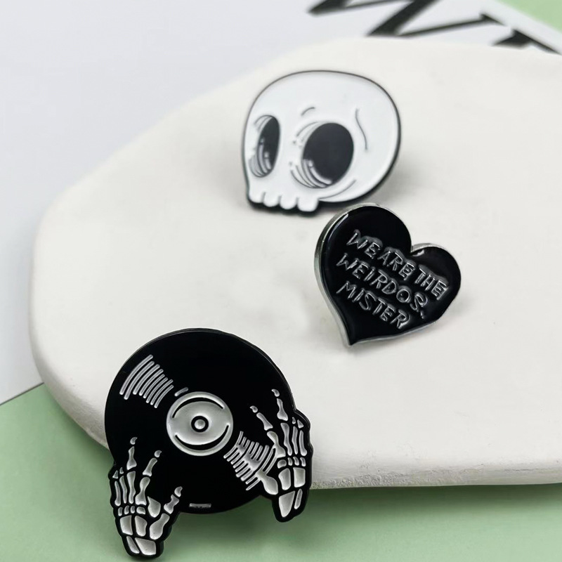 Insignia de metal de estilo punk transfronterizo Calavera de Halloween Divertido estudiante divertido niño mochila niños accesorios de broche