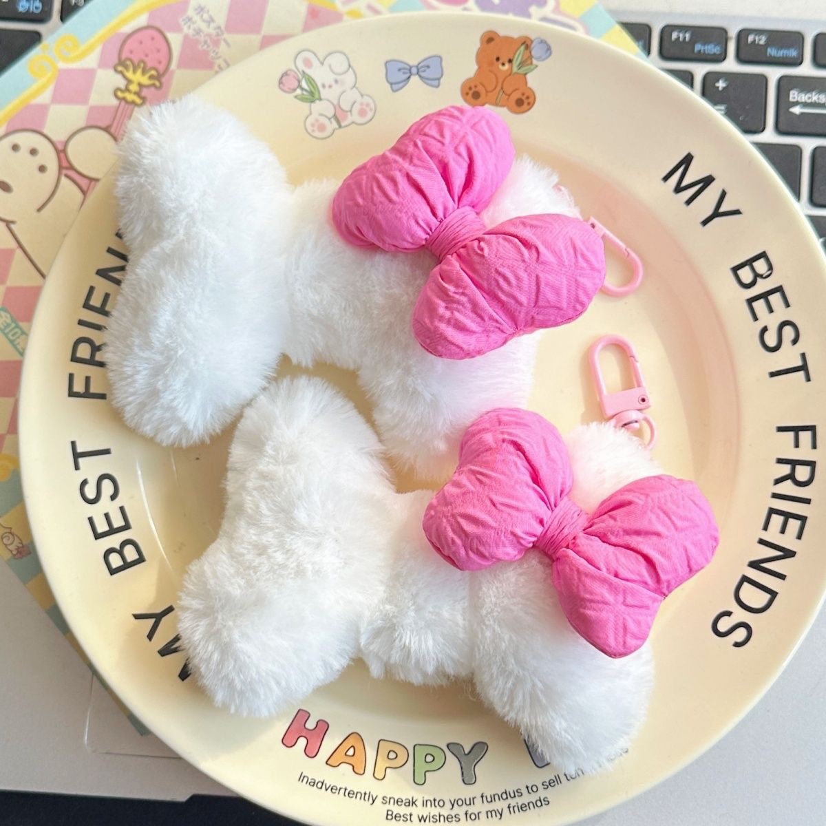 Fashionable fresh keychain with bow