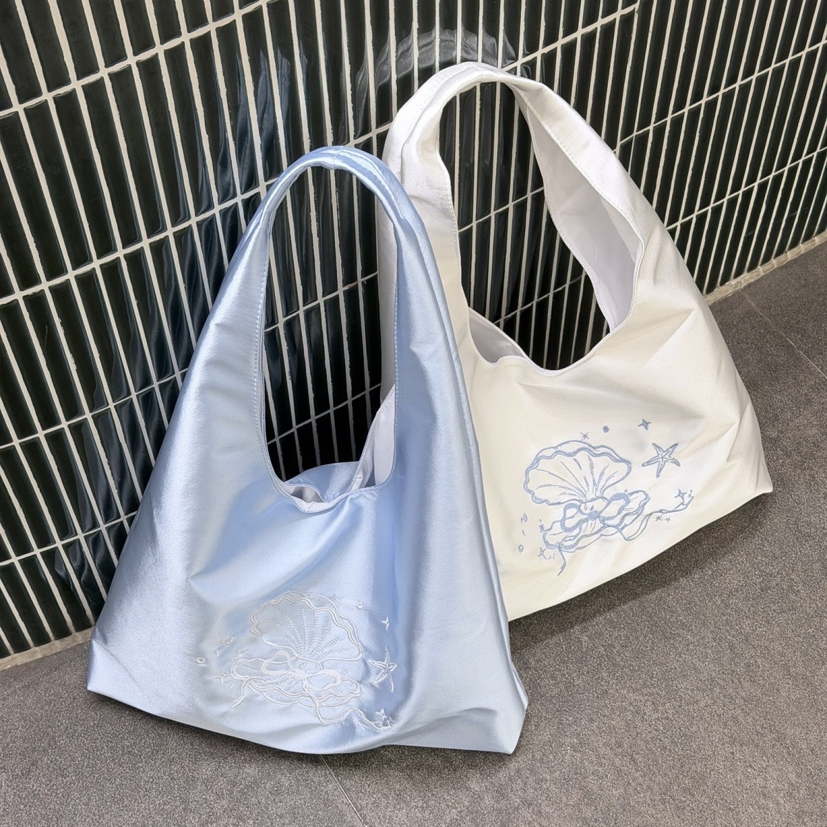 2026 New Original Super Fairy Satin Exquisite Embroidered Shell Bow Shoulder Vest Tote Bag Large Capacity X1
