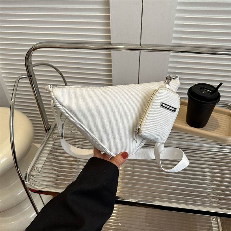 Bolsa de gran capacidad para mujer verano 2023 nueva bolsa de mensajero de color sólido simple estilo deportivo casual hombro triángulo bolsa niño y madre