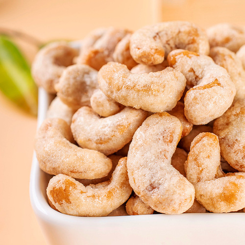 One-piece dropshipping Lin'an new product charcoal-baked crunchy cashew kernel jarred nuts snack wholesale price