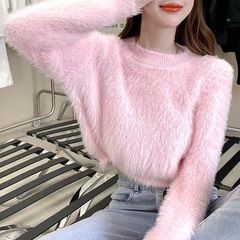 デザイン感が小さい人たちはミンクのベルベットの柔らかいモチモチのセーターの女性の秋冬の優しい風の短い長袖のニットの上着の潮をまねます。