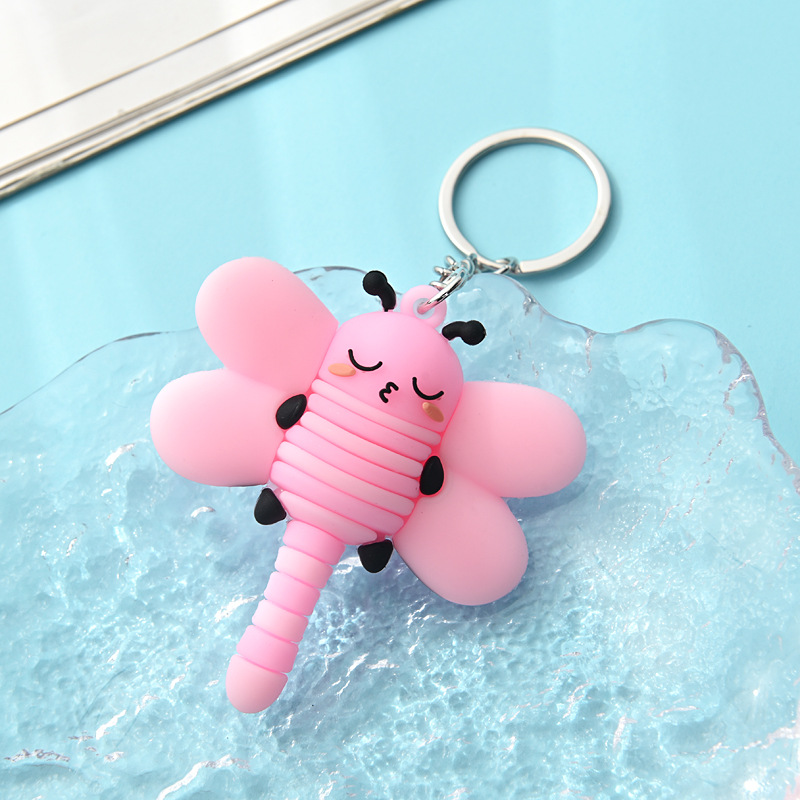 Dibujos animados flexible pegamento tridimensional libélula abeja llavero lindo oruga de siete estrellas mariquita muñeca llavero colgante