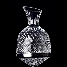 盘;冷水壶;酒杯