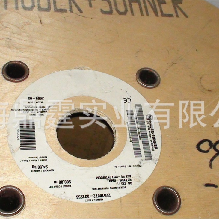 HUBER+SUHNER  SPUMA_400   Flexible, low-loss RF cables