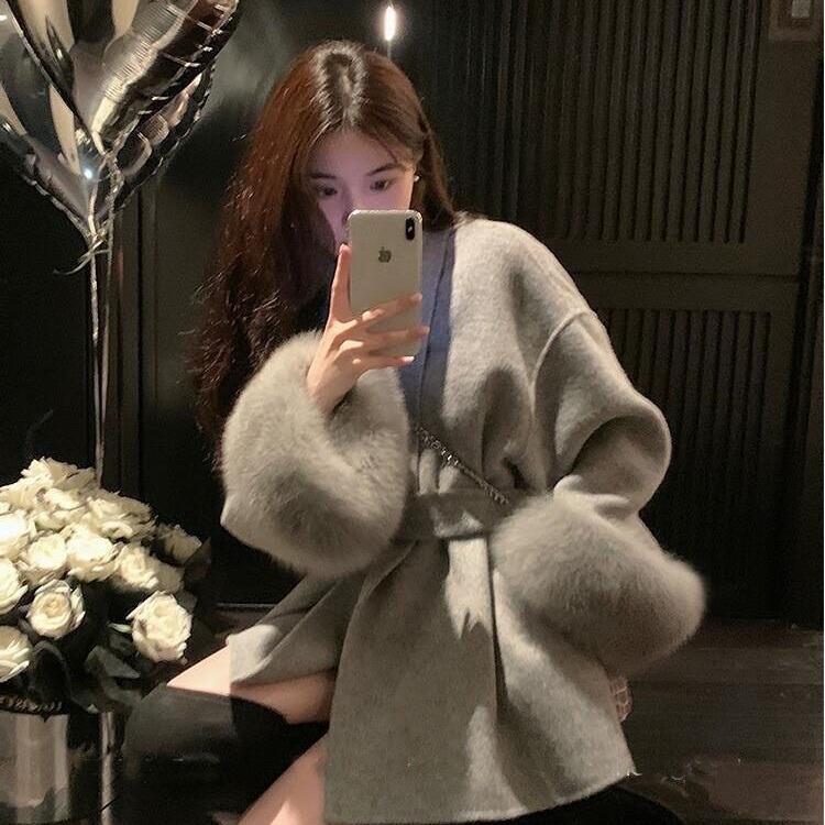 "Night and Dublin" New Double-Sided Wool Coat for Women with Fox Fur Tie, Small-Sized Cape Woolen Coat "Night and Dublin" New Double-Sided Wool Coat for Women with Fox Fur Tie, Small-Sized Cape Woolen Coat
