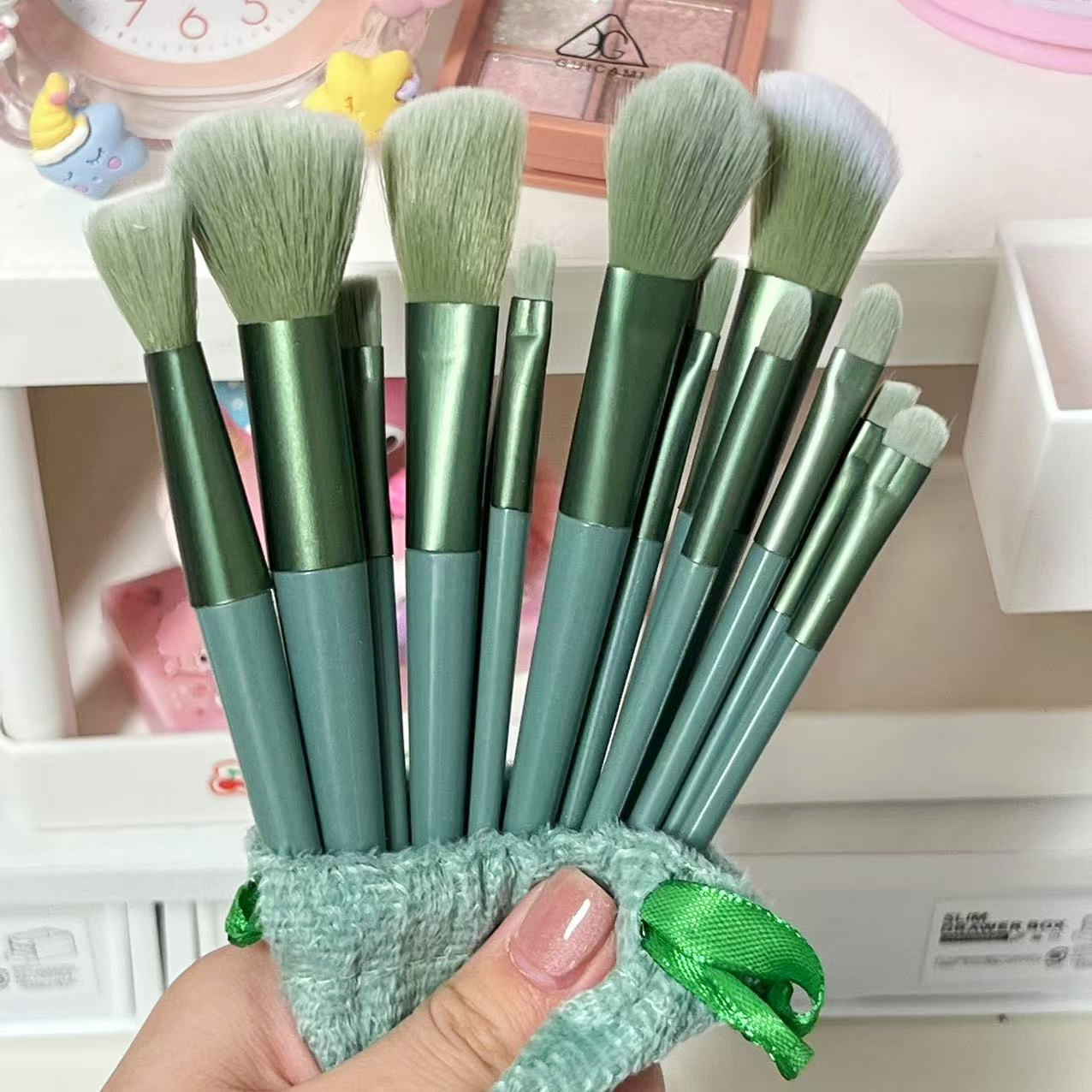 13 Four Seasons cepillo de maquillaje verde belleza verde de secado rápido cepillo de maquillaje traje super suave rubor cepillo de polvo suelto 22