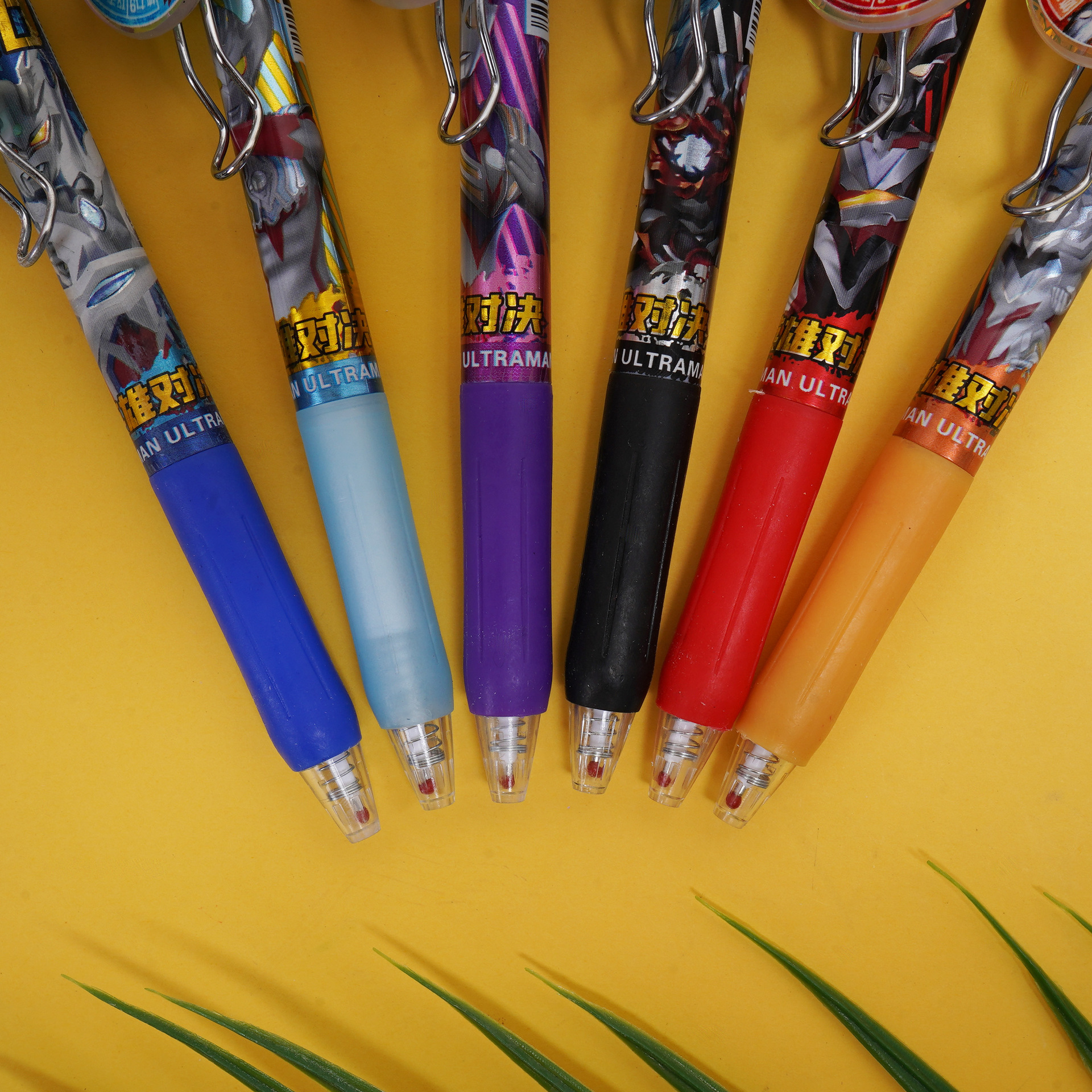 8269 Pluma de parche giratoria Ultraman Pluma de firma de duelo de héroes de alto valor creativo Pluma de firma genial para estudiantes