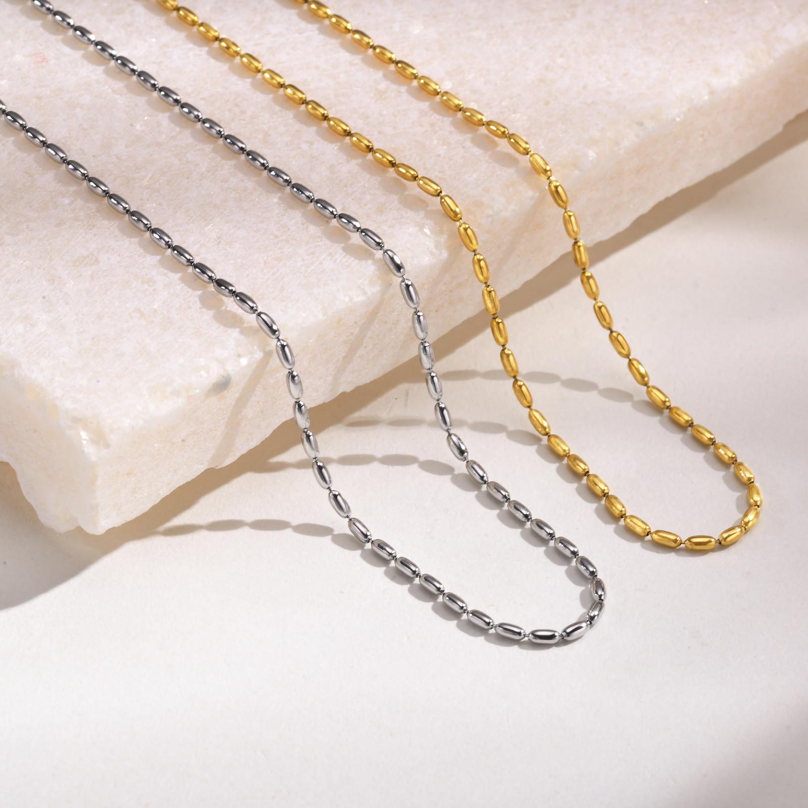 Collar minimalista de acero inoxidable con cuentas para mujer_voghion.com