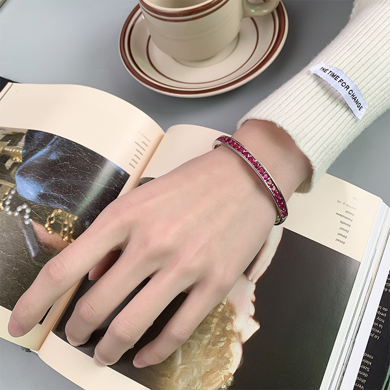 2024 nuevo Zhuang Sheng joyería simulación color tesoro corindón europeo y americano retro simple pulsera femenina al por mayor