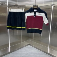���Q�羳Ů�bca���_ᘿ�ë��polo��ȹ�����b�ļ��¿�̽���ĸ����