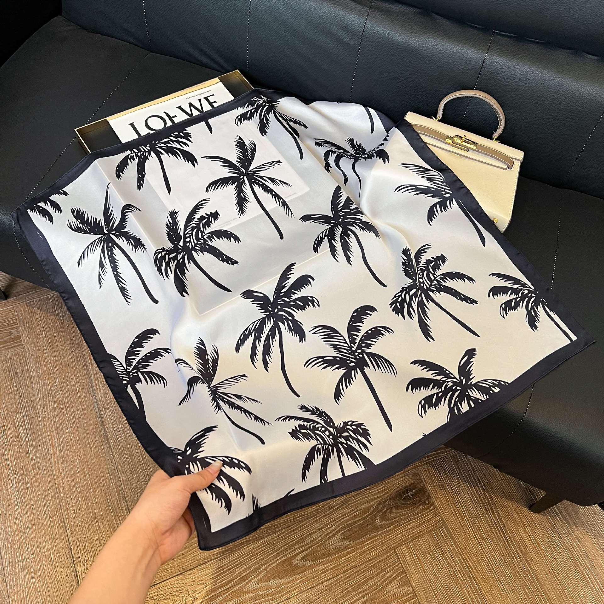Transfronterizos nuevos bufandas de seda azul de alto nivel de seda cuadrada de simulación bufandas de moda de decoración de moda de combinación bolsa correa de pelo bufandas profesionales