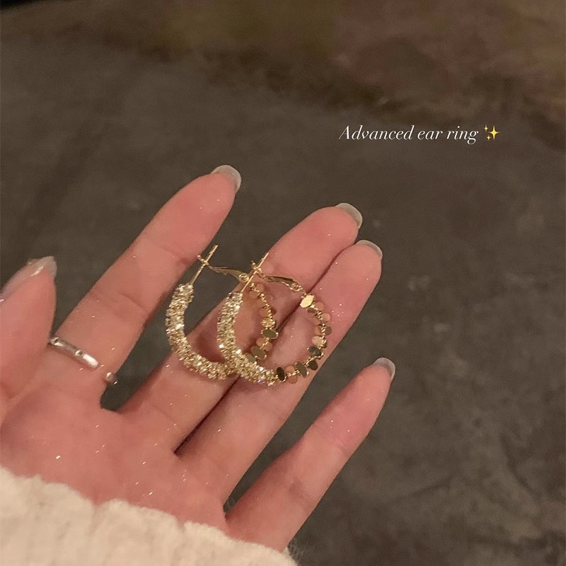 Pendientes de circón súper flash de alta calidad con aguja de plata 925 Pendientes de estilo explosivo de temperamento exquisito de lujo ligero femenino Pendientes de primavera y verano al por mayor