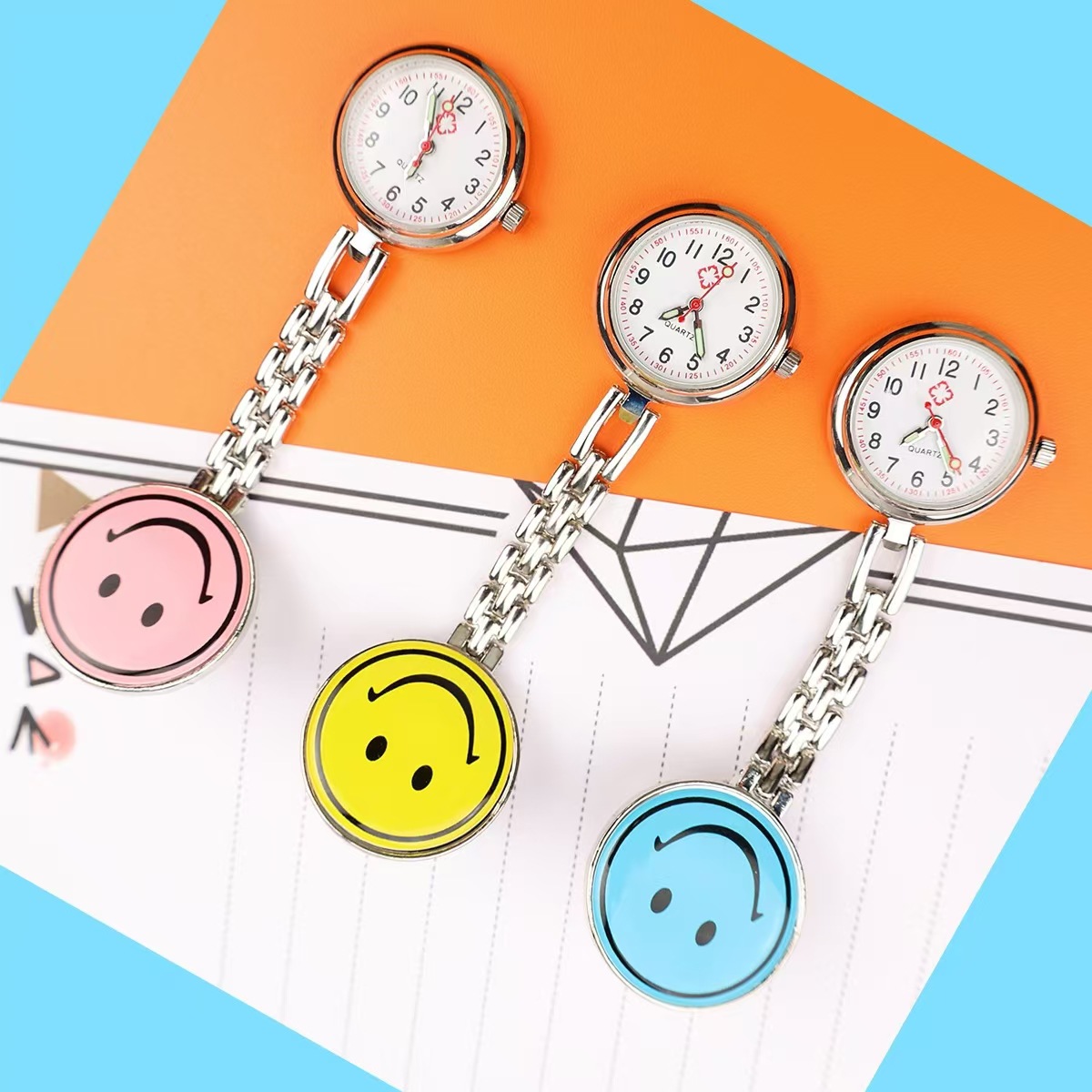 Smiley Face Pointer Nurse Watch for Male and Female Students, Exam Pocket Watch, Luminous Retro Cute Girl Fashion Hanging Watch, Women's Watch