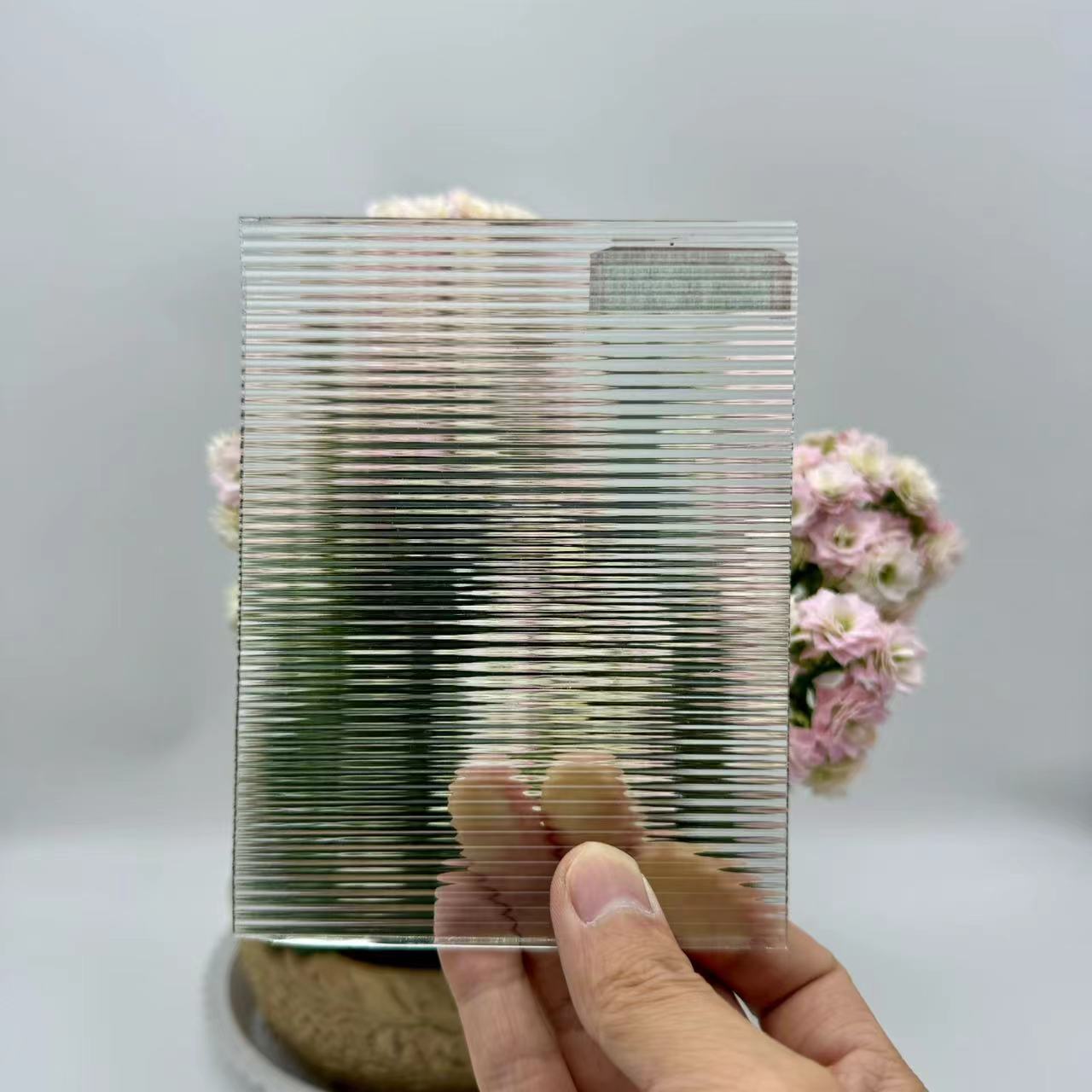 超白压花玻璃 条纹玻璃 大灯芯 小灯芯钢化玻璃钢化玻璃制品