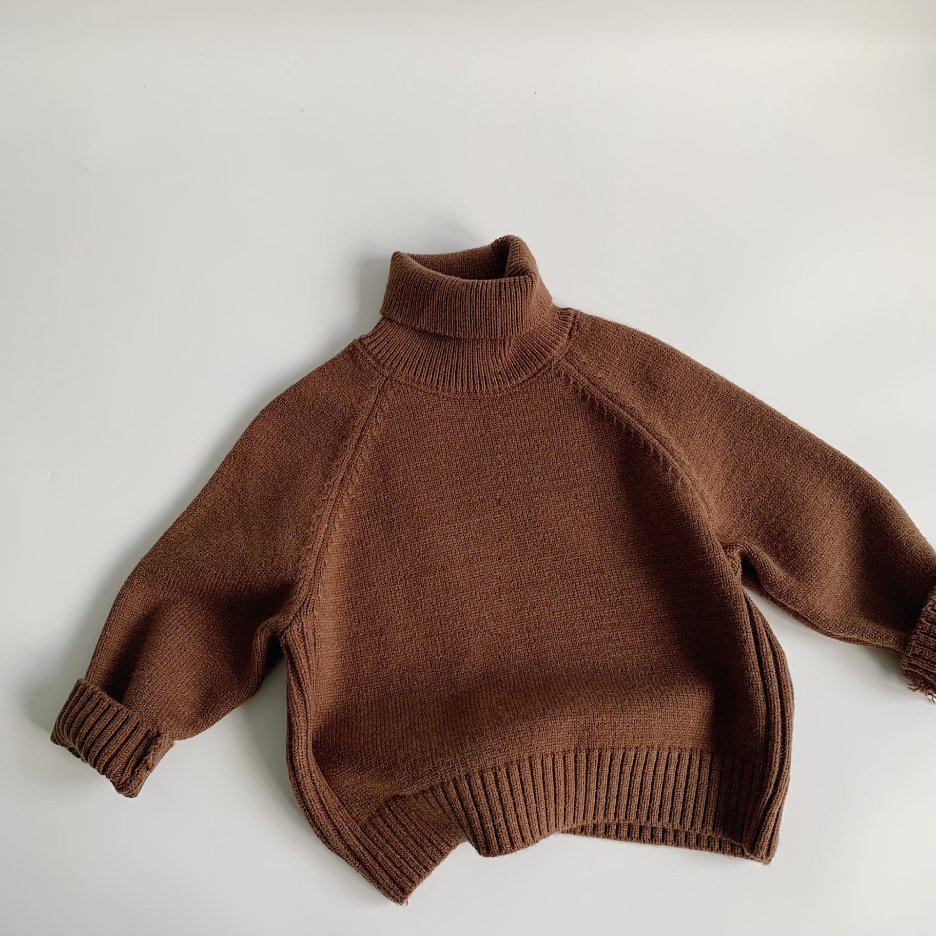Camisa de fondo para niños Maibao 2024 invierno nuevo suéter de cuello alto para niños y niñas Base de lana de color sólido F0481