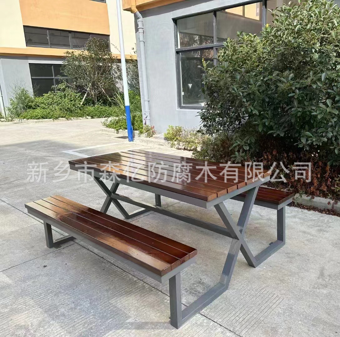 Mesas y sillas de tablero de ajedrez al aire libre Sillas de parque al aire libre de madera anticorrosiva Patio Una mesa Cuatro sillas Combinación Plaza comunitaria Ocio