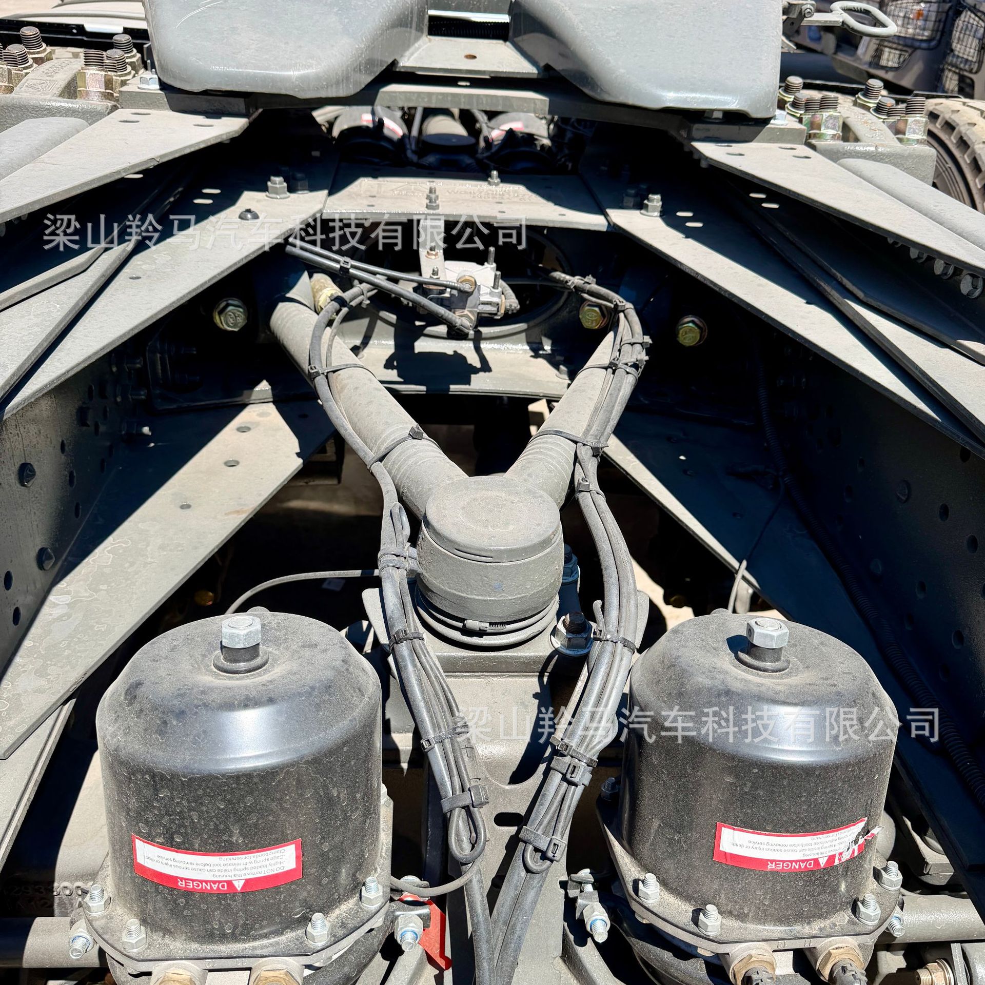 Exported Sinotruk HOWO T7H6X4 tractor head, HOWO semi-trailer heavy-duty 500 horsepower trailer head