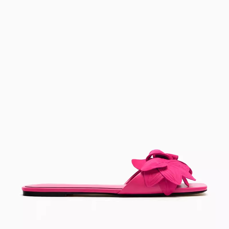 2026 Summer New Style Rose Red Rose Petal Open Toe French Slippers Flat Casual Sandals Women's Half Slippers For Outerwear_vogvips.com
