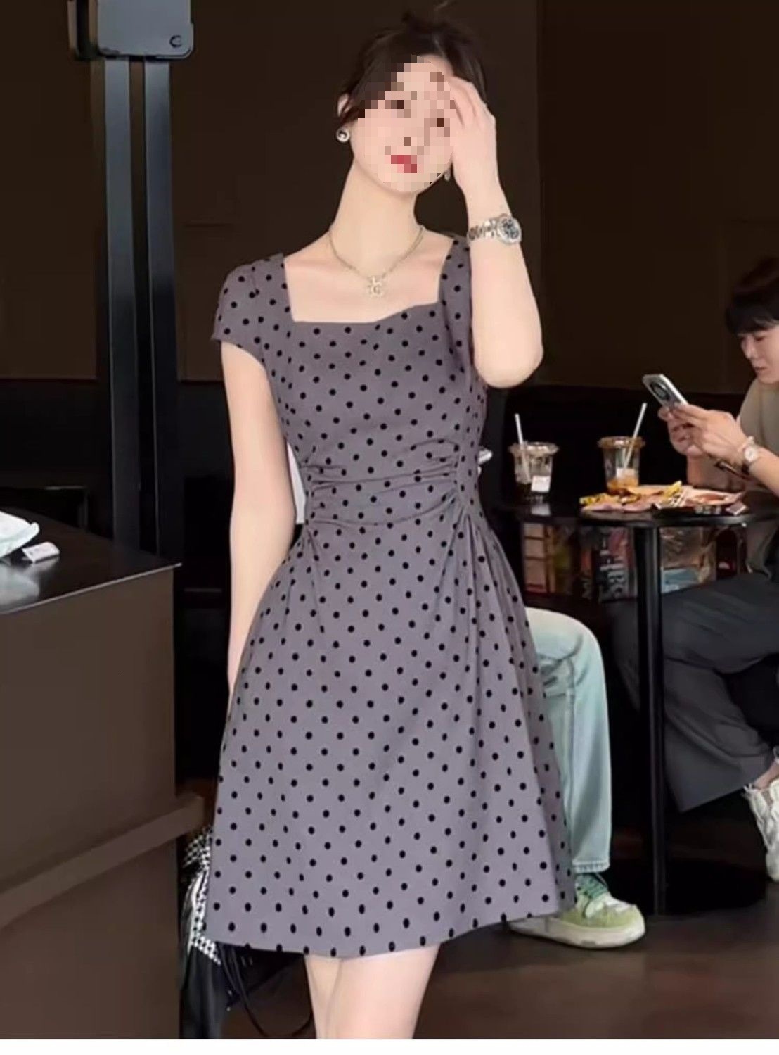 Váy maxi nữ cổ vuông họa tiết chấm bi tay ngắn xếp nếp thắt eo — Màu xám (váy dài), Màu xám (váy ngắn) chi tiết 7