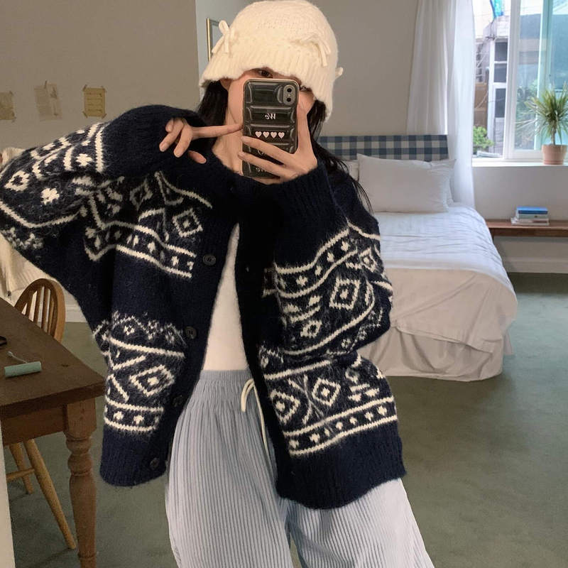 Korean Dongdaemun geometric print long-sleeve knitted cardigan sweater coat, loose oversized version, new for autumn and winter 2026 Korean Dongdaemun geometric print long-sleeve knitted cardigan sweater coat, loose oversized version, new for autumn and winter 2026