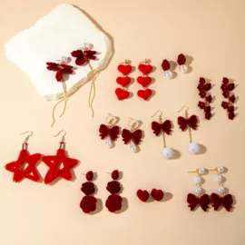 项链;戒指;耳环