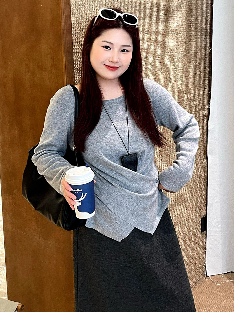 Plate-size women's wear design sense irregular slit top 2025 autumn plump girl casual and elegant knitted sweater for women 23209