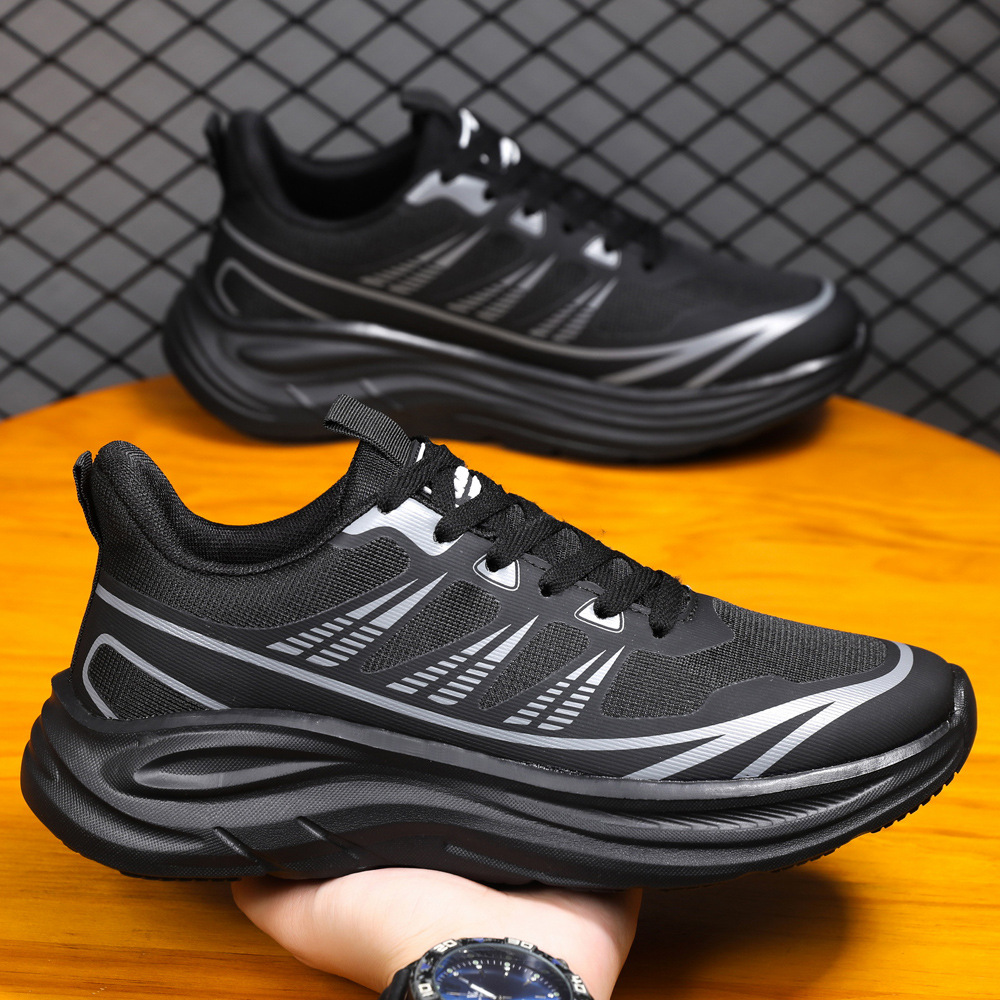 Zapatos de hombre de tamaño grande al por mayor zapatos de verano transpirables zapatos de malla suave ligeros zapatos de color sólido versátiles zapatos de moda de hombre