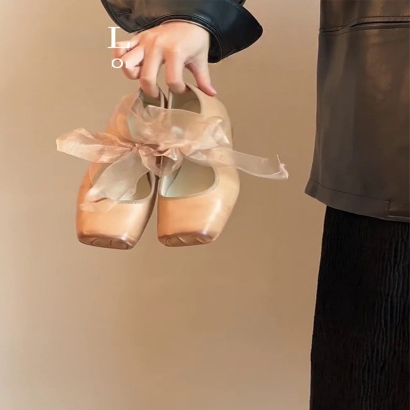 Elegant Mary Jane shoes square toe