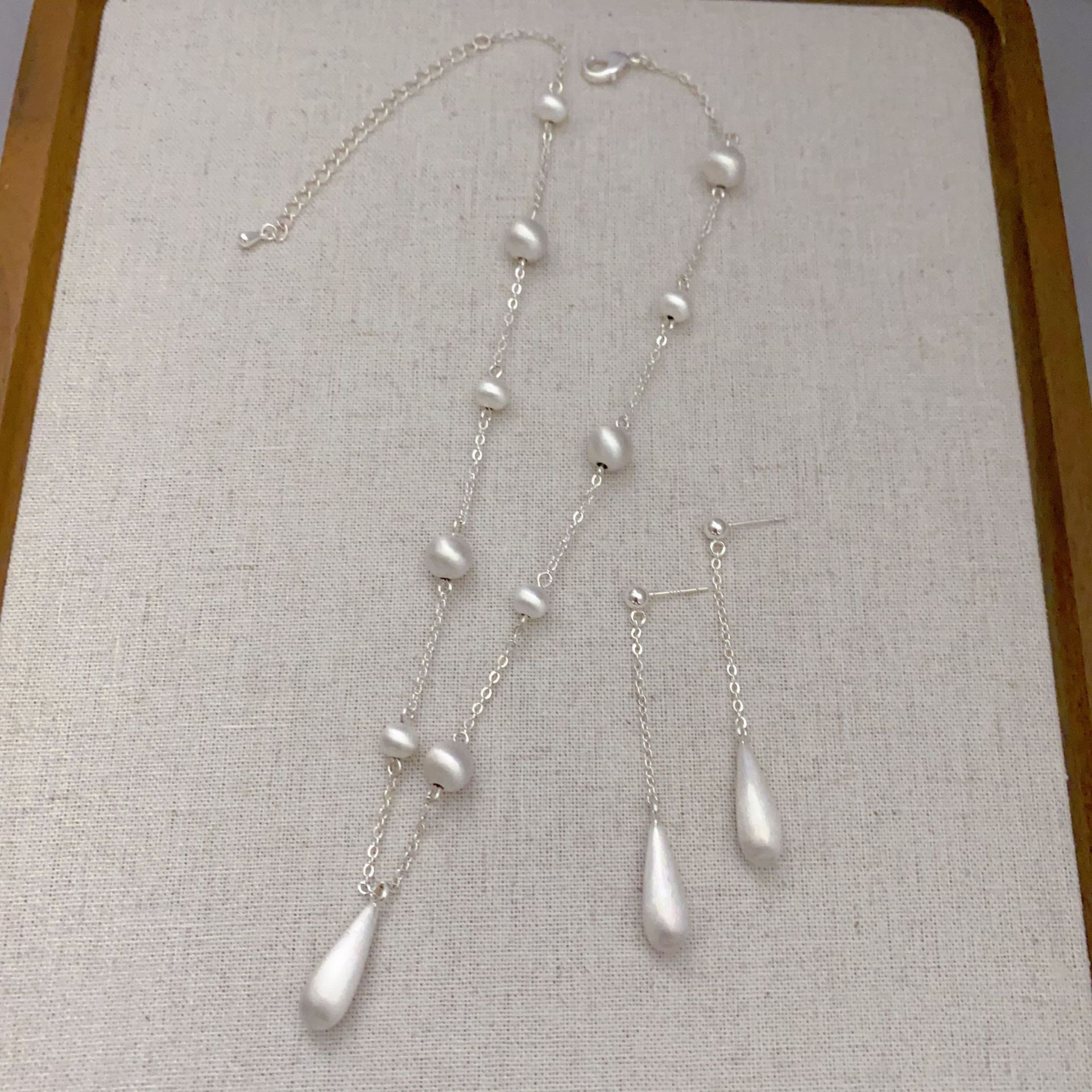 Fashionable copper matte pendant drop-shaped