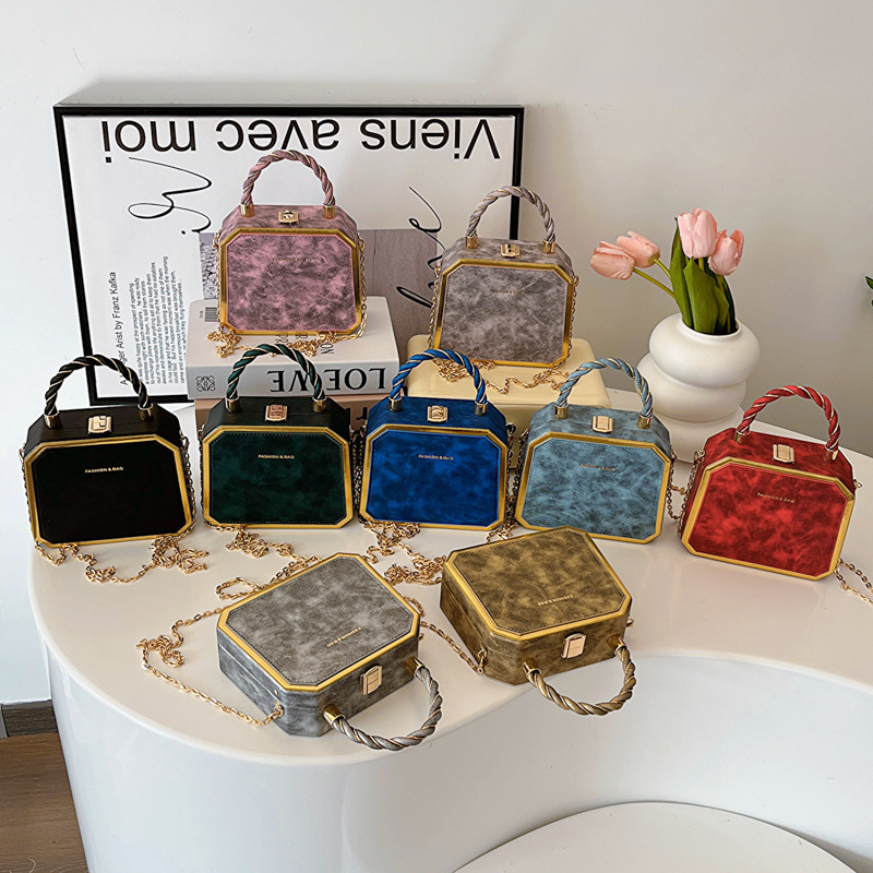 Bolsos al por mayor transfronterizos para mujer 2023 nuevo estilo estilo estilo occidental casual simple bolso de caja bolso de cadena mensajero bolso de axila