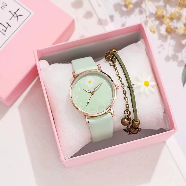 Green bracelet, box