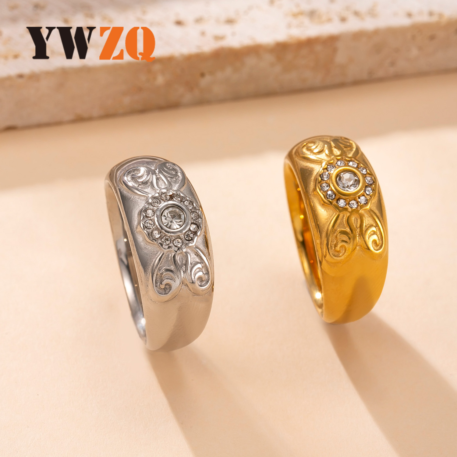 Nuevos productos transfronterizos, joyas de acero inoxidable, mariposa fundida, anillo de dedo de comida con incrustaciones de diamantes, anillo de pareja de acero de titanio dorado de 18k chapado de lujo ligero
