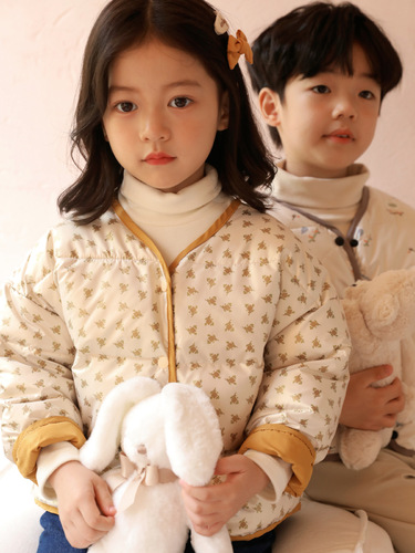 Children's down jacket lining for little girls and boys, with a floral design, wearable outside and washable down jacket.