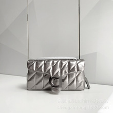 ��؛�羳������Ƥ�����б��μ���������Qԭ�δ�����Ҹ�°���Ů