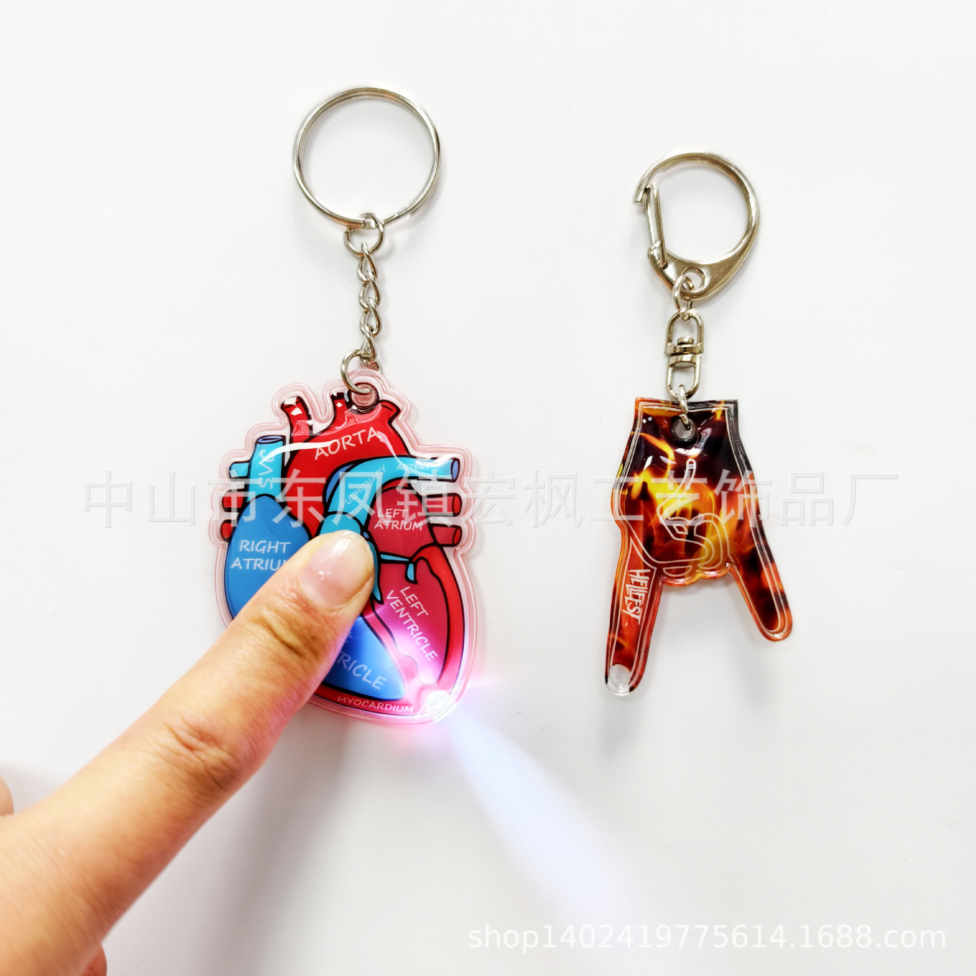 新款按灯PVC钥匙扣夜光照明手电筒锁匙扣制定腰间创意挂件led灯扣