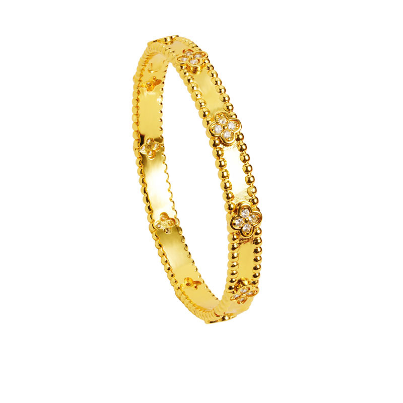 Antiguo oro de arena vietnamita simple micro fijación de hebilla pulsera de cuatro hojas de moda ligera lujosa mujer no se desvanece joyas