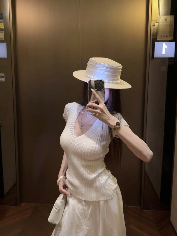 黑色深V领坑条高弹针织纯欲收腰显瘦2025夏季短袖T恤女短款上衣女|undefined