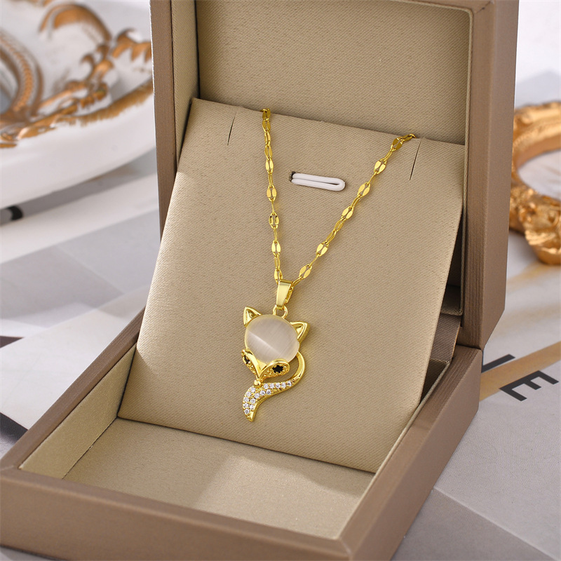 Collar de acero de titanio para mujeres simple y versátil estilo ligero de lujo nicho diseño de alta calidad no decoloración joyería de cadena de clavícula al por mayor