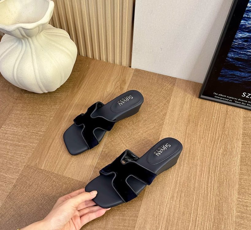 Women's Summer 2026 New Fashion High-end Flat Comfortable Sandals With Chunky Heels For Casual Beach Wear_vogvips.com