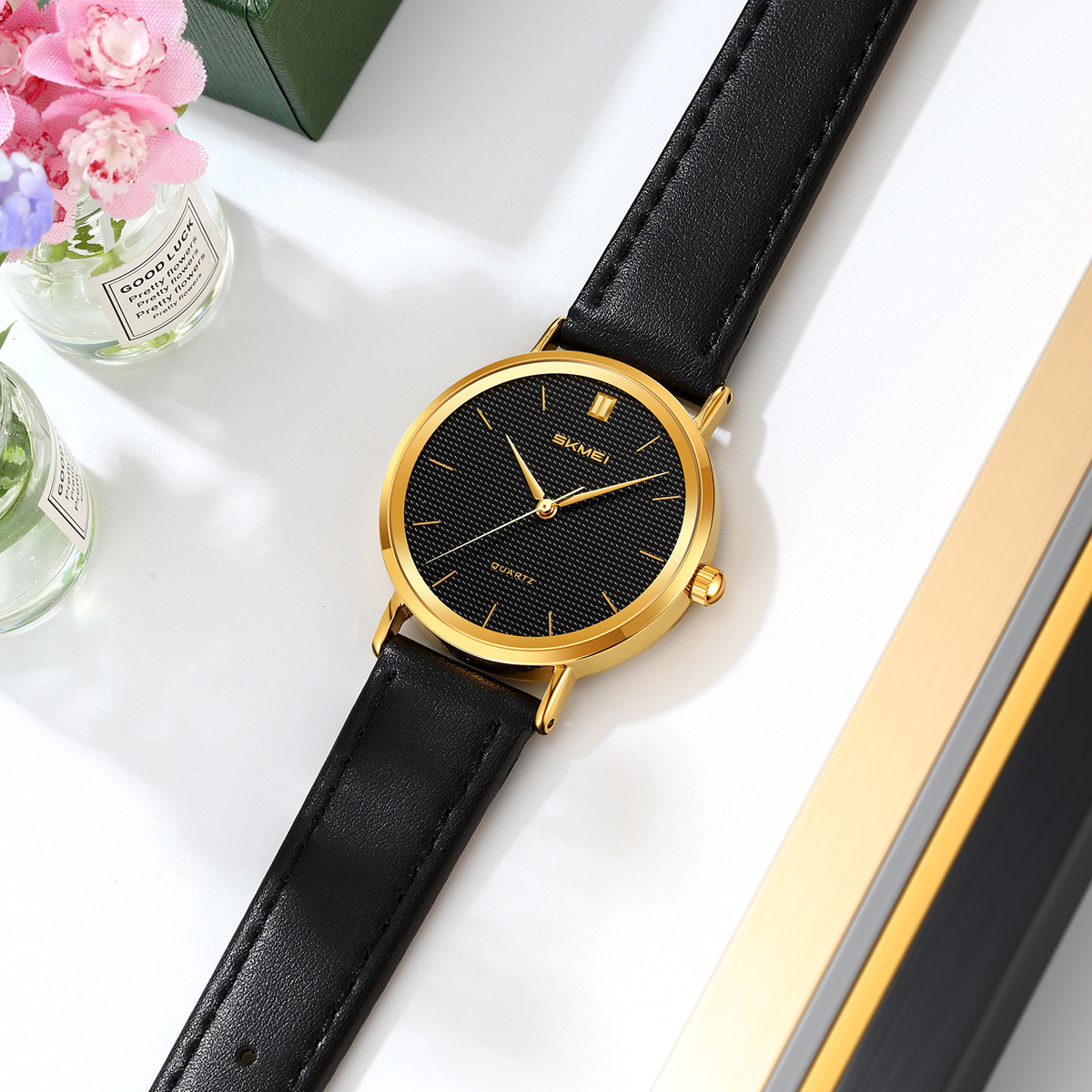Momento de venta transfronteriza de moda moda de mujer simple reloj de pulsera ligero de lujo correa impermeable reloj de cuarzo al por mayor