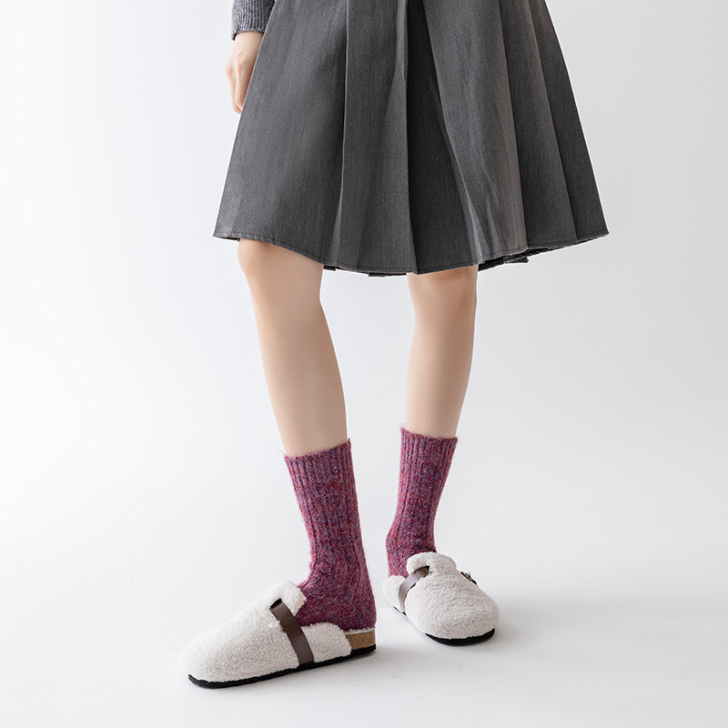 Calcetines para mujeres de otoño y invierno gruesas de lana de oveja de color sólido coreano de agujas gruesas calientes de estilo universitario calcetines de pila en casa
