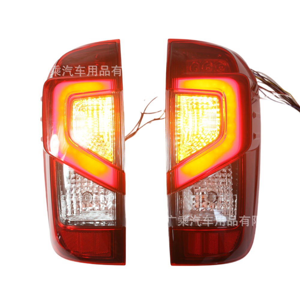 Aplicable a 20-21 Nissan Navara luz trasera luz de freno luz trasera modificada luz antiniebla trasera