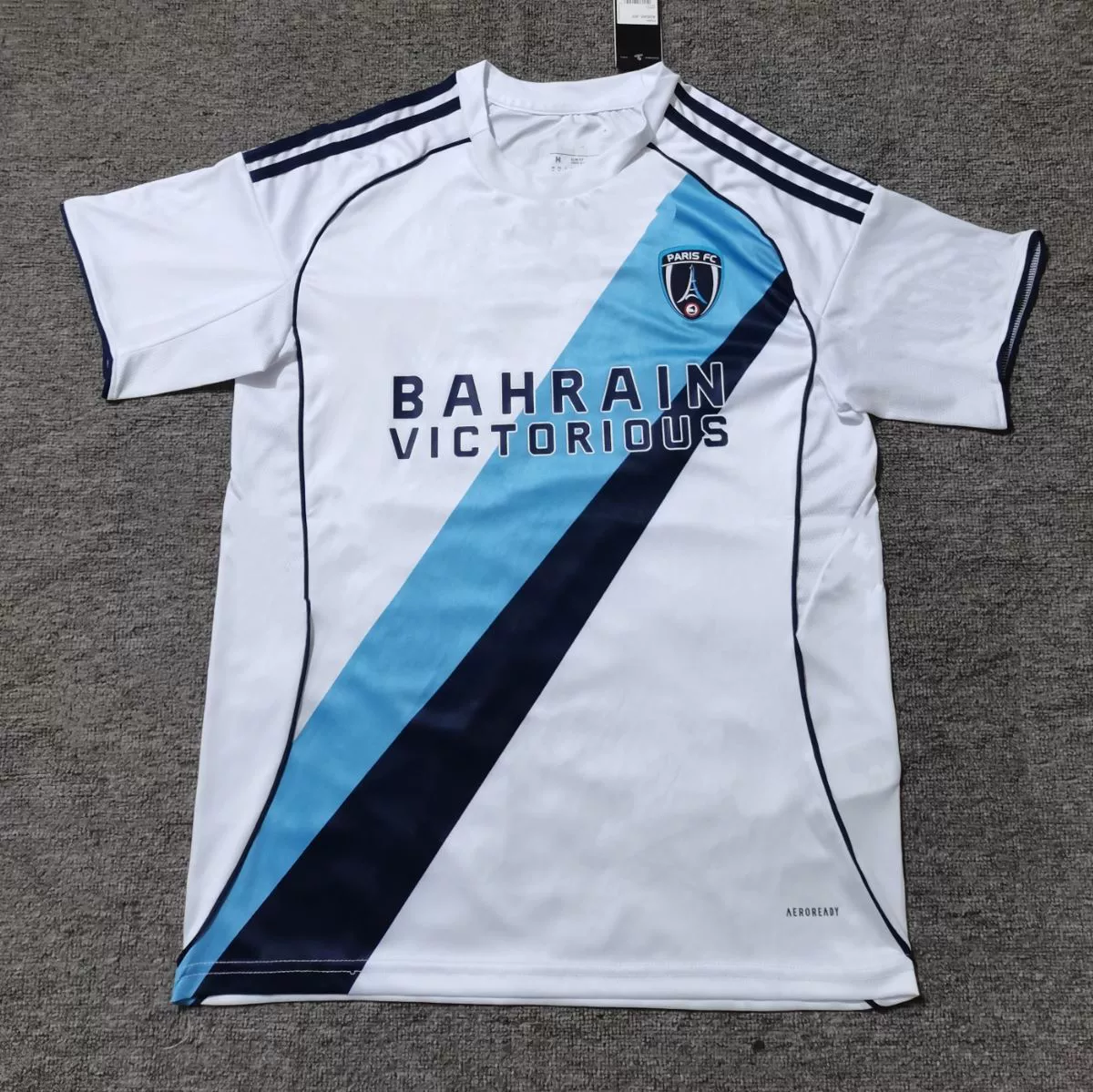 Футбольная футболка, разные клубные дизайны (Atlanta, Barcelona, Lisbon, South Africa), размеры S–XXL