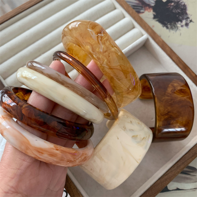 23g Weight Acrylic Pendant Material Bangle Classification Arylic Chain Material 1 Piece Quantity Banquet, Party, Street Occasion Acrylic Material Solid Color Pattern Women's Gender Retro, Streetwear Style Retro Streetwear Solid Color Acrylic Bangles Wholesale 6