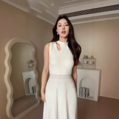 2025年夏の新しいスタイルの軽くて大人な韓国風のニッチデザインのスリムな白い優しいスタイルのドレス