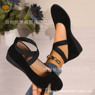 ���＾�u�uЬŮ���һ�_�ő����ɾo����ЬŮ͸��W�����e�͎�Ь