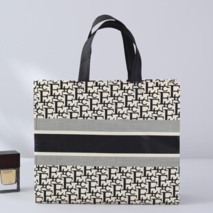 Non-woven Handbag Shopping Bag in stock Universal Logo Fashion Clothing Store Clothes Gift Non-woven Bag