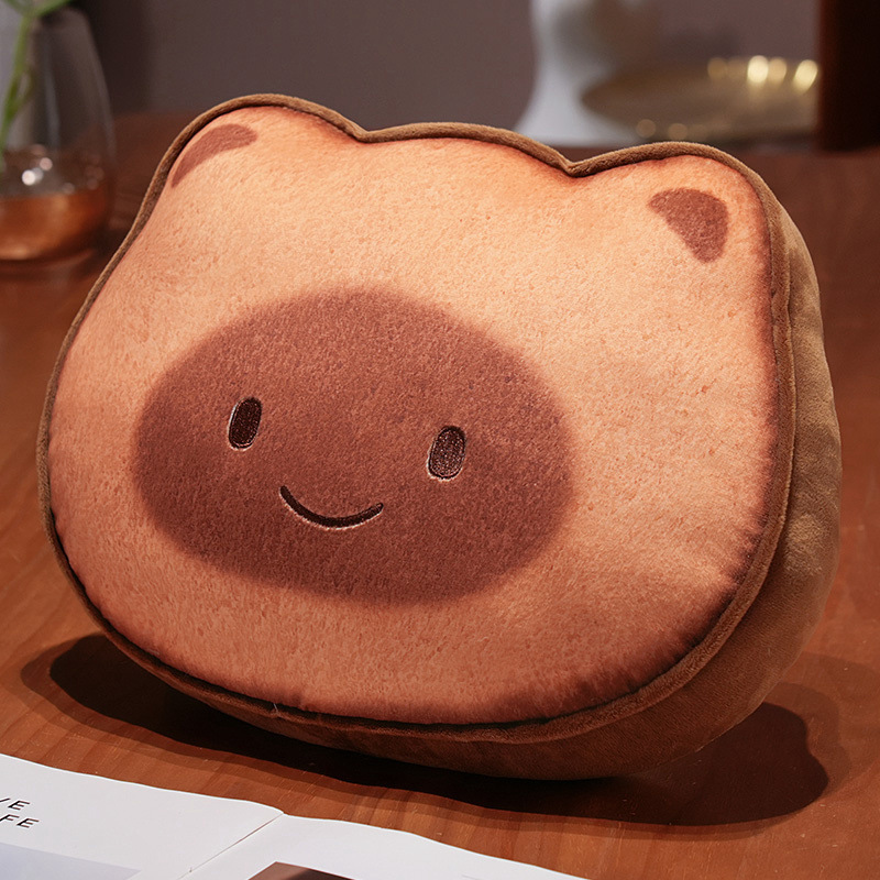 카라멜 색깔의 행복한 토스트 고양이